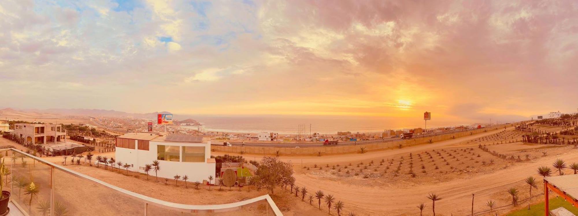 Dolphin House Lima